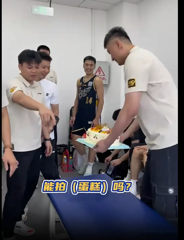 广东队给张, 昨晚同样没, 所以心情自